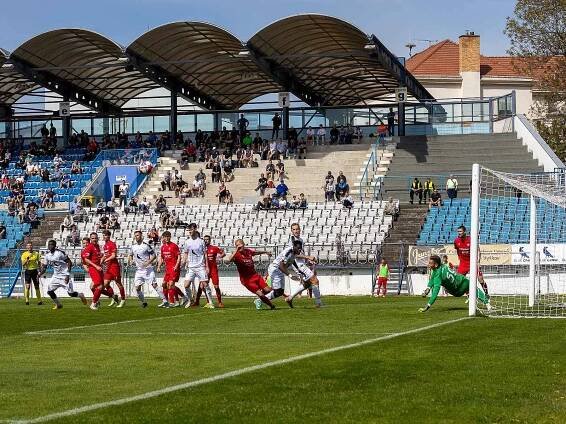 Fotbal II. liga Vyškov - Chrudim 1:0.