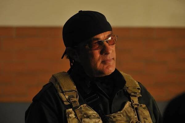 Steven Seagal in Naprostá sebedůvěra (2012)