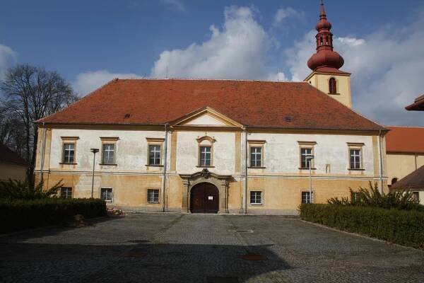 Dalešice (zámek)