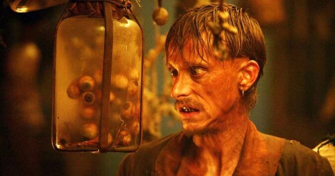 Piráti z Karibiku: Jak vzniklo Ragettiho falešné oko? Herec Crook si zahrál i ve Hře o trůny • Filmožrouti.cz