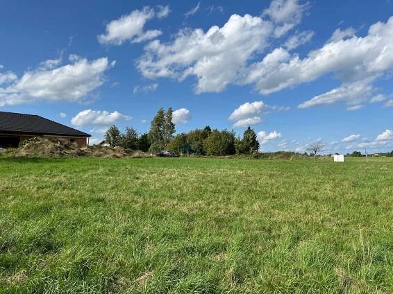 Prodej stavebního pozemku o výměře 1338 m2 v Trhových Svinech, Svatá Trojice - vicek-reality.cz