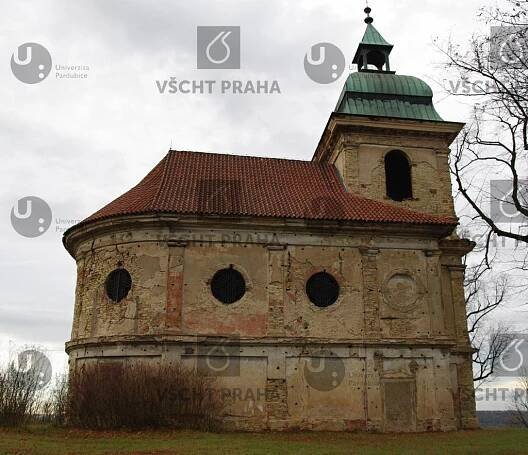 Šest okenních mříží a vstupní mříž v kostele sv. Ducha | Sochy a města
