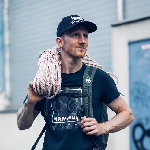 Prvá Slovenka na Evereste, olympijský medailista. Profesor, ktorý obišiel pešo celú Zem, ale i „Drsoň roka“ 