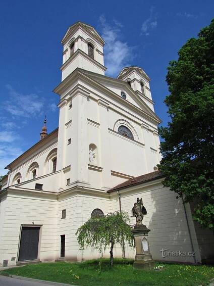 Bučovice - farní kostel Nanebevzetí Panny Marie