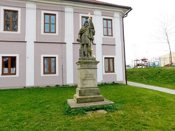 Socha svatého Floriána v Dolním Újezdu | Drobné památky 