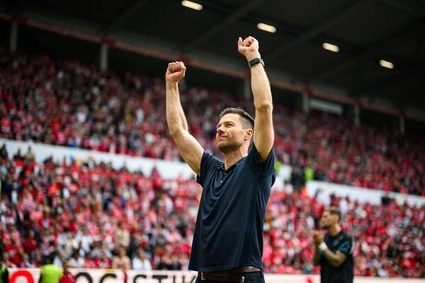 Alonso was given a fitting send-off by Leverkusen fans ahead of his move to Real Madrid, having gone down in club history with their first ever Bundesliga title