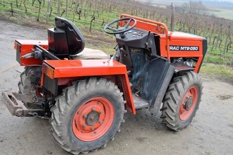 MT8 050 4x4 - Prodám traktor MT8 050 , výborný stav ,červen 2015 provedena generální opr - agroBAZAR / TRAKTORY / viniční