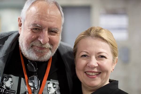 Přepis: Jak to vidí Hans-Jörg Schmidt – 27. září | Dvojka