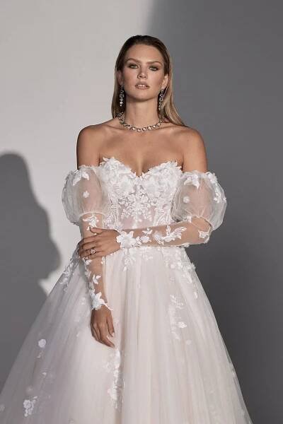 Justin Alexander wedding dress in Paris - Metal Flaque Bridal Shop Paris