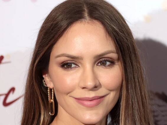 Zpěvačka Katherine McPhee Foster předvedla rok po porodu svou postavu v plavkách a mokrém tričku - ČasProŽeny.cz