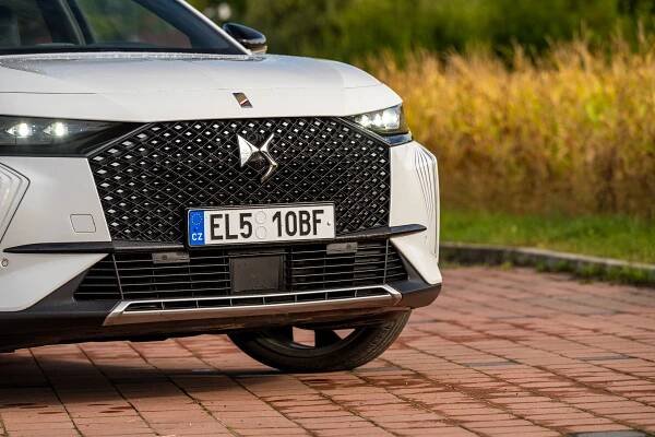 Sportovně-luxusní SUV, které umí jezdit za dva litry na sto? Vydupala si ho sama ředitelka značky