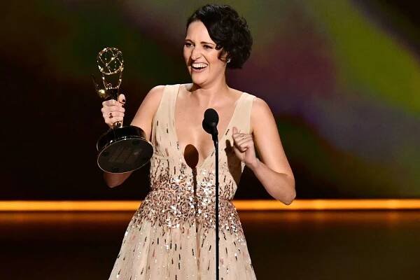 'Fleabag' 's Phoebe Waller-Bridge Beats Julia Louis-Dreyfus in Surprise Emmys Win
