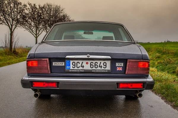 Měl být nejmodernějším autem své doby, Jaguar XJ40 však německou konkurenci nedohnal