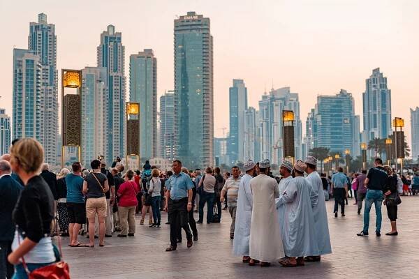 Ruští turisté si stále svobodně užívají dovolenou u moře. Oligarchové svá podnikatelská sídla přesunuli do Dubaje