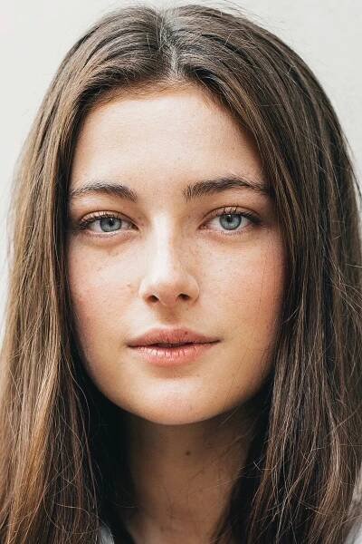 Millie Brady herečka