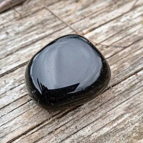 Minerál Obsidián černý, tromlovaný č. 14