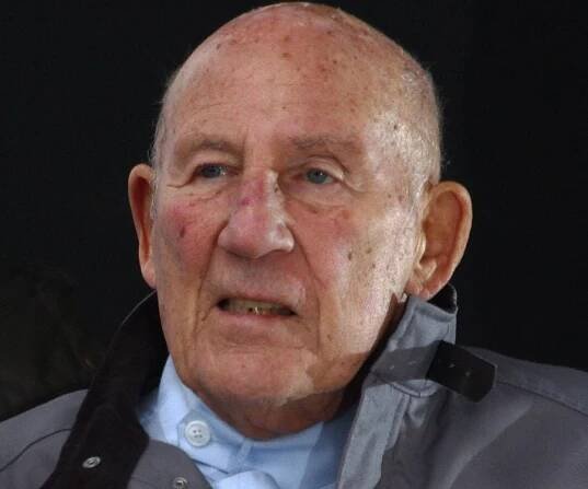 Stirling Moss Biography - Facts, Childhood, Family Life & Achievements