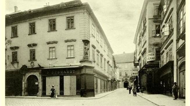 Brno kdysi a dnes – Velký Špalíček na konci křižovatky Panské a Radnické ulice - Dřevostavitel.cz