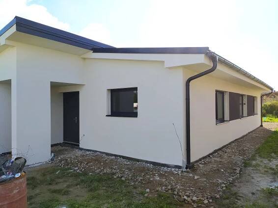 Realizace rodinný dům - Zateplení fasád a strojní omítání