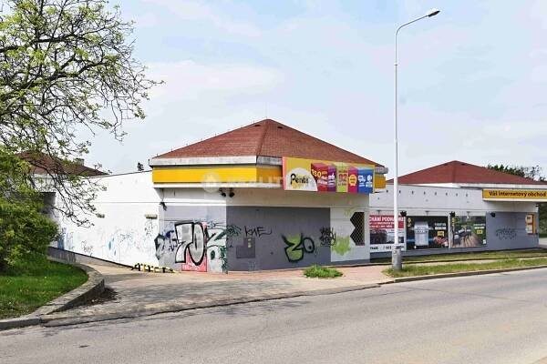 PŘENECHÁNÍ PODNÁJMU KOMERČNÍCH PROSTOR 1056 M2 V ŽÁDANÉ A LUKRATIVNÍ LOKALITĚ PRAHA 6 - ŘEPY