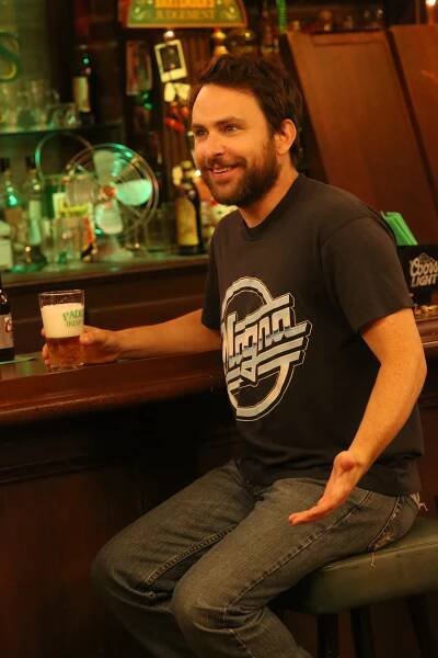 It's Always Sunny in Philadelphia - Parta obsluhuje v baru - Z filmu - Charlie Day