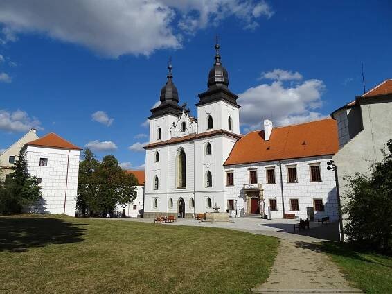 Zámek s bazilikou sv. Prokopa