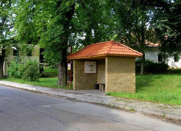 Soubor:Křížkový Újezdec, Čenetice, bus stop.jpg