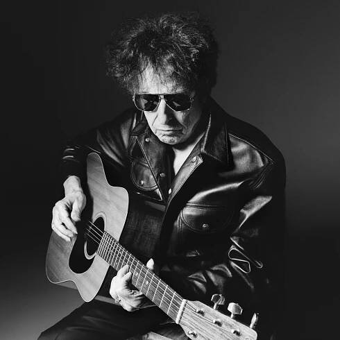 Bob Dylan, at 81, Still Gives the Camera What It Wants