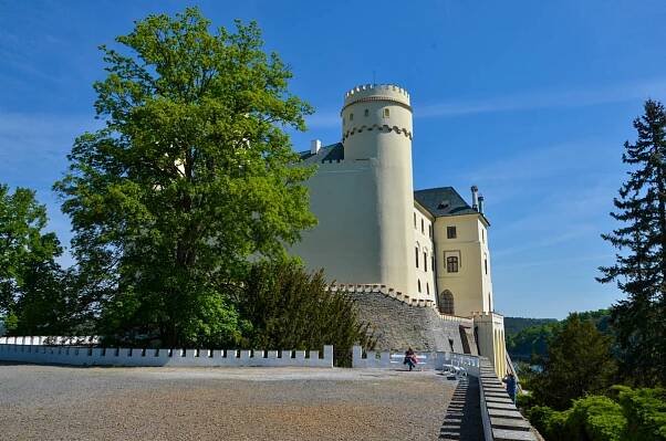 Zámek Orlík nad Vltavou u Orlické přehrady | Regiontourist.cz