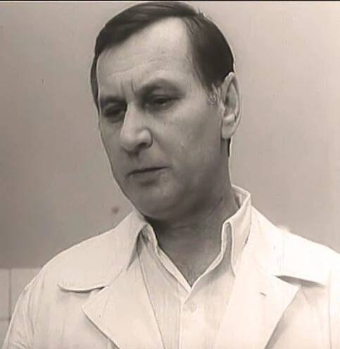 Josef Langmiler ve filmu Na kolejích čeká vrah (1970, režie Josef Mach)