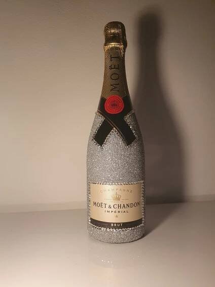 Moët Chandon Imperial Brut zdobený stříbrnými třpytkami