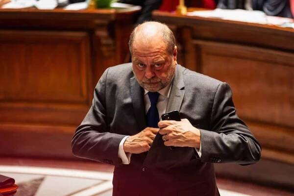 "Des fachos", Éric Dupond-Moretti et Pascal Praud, la guerre est déclarée