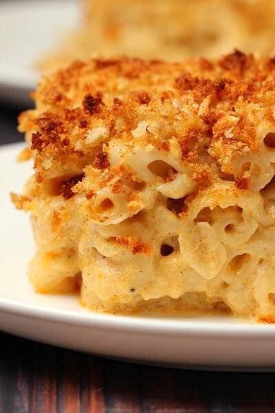 Baked vegan mac and cheese
