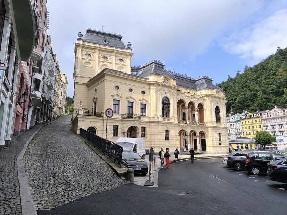 Městské divadlo Karlovy Vary – Wikipedie