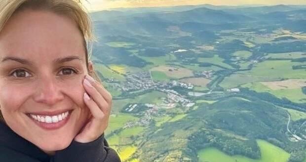 Z výšky poslala hned několik pozdravů
