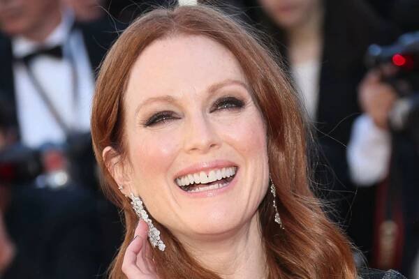 Julianne Moore Speaks on Beauty Routine, Sushi Face