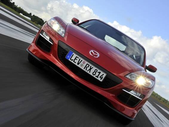 Začátek konce wankelu: Čtyřmístný sporťák Mazda RX-8 slaví 20. narozeniny