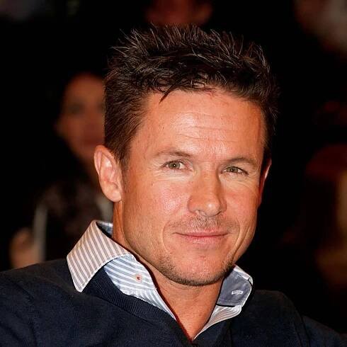 Felix Baumgartner: *20.4.1969 – †17.7.2025, rakouský parašutista, BASE jumper a rekordman v seskoku z výšky
