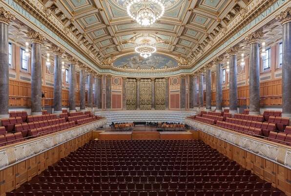 File:Friedrich-von-Thiersch-Saal Bühne.jpg - Wikimedia Commons