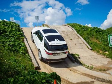 Щегол: тест-драйв Land Rover Discovery 5 на Женском автопортале Careta.info