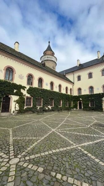 Zámek Sychrov patří mezi hlavní hvězdy českých pohádek