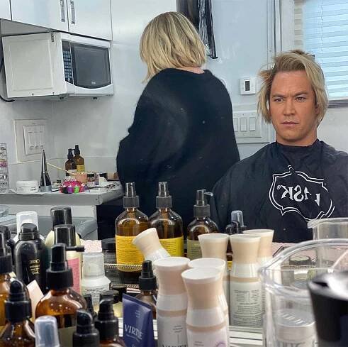 Mark-Paul Gosselaar Transforms Back Into Zack Morris for Saved by the Bell Reboot