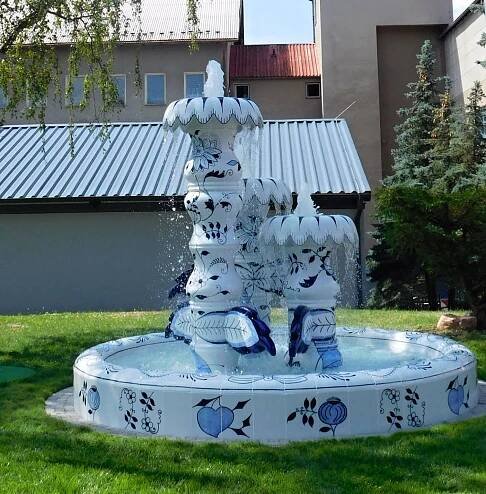 Nová fontána k oslavám 155 let výroby porcelánu v Dubí - Žít Teplice