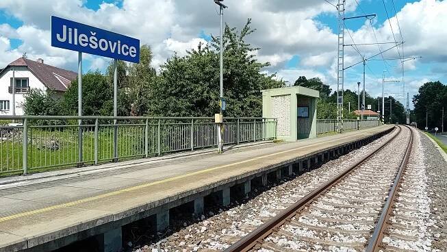 Jilešovice (železniční zastávka)