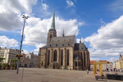Fotografia - Plzeň: katedrála sv. Bartoloměje na náměstí Republiky - 11.07.2022 • Mapy.cz - v slovenčine