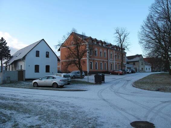 Soubor:Vodochody (Straškov-Vodochody), hospoda.jpg – Wikipedie
