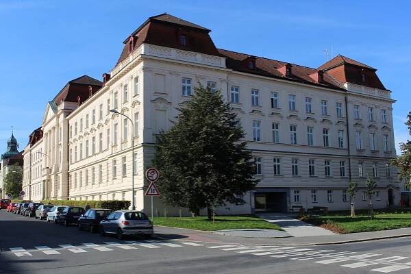 Fakulta veřejných politik v Opavě foto 1
