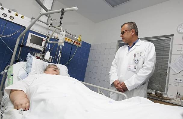 Od pálení na hrudi k transplantaci srdce. Bypass dává lidem šanci na nový život
