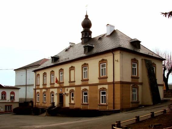 Soubor:Budišov n.B. MěÚ.jpg – Wikipedie