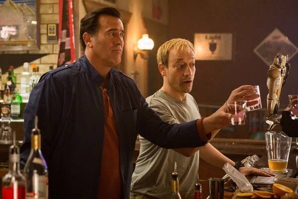 Ash vs Evil Dead - Poslední runda - Z filmu - Bruce Campbell, Ted Raimi